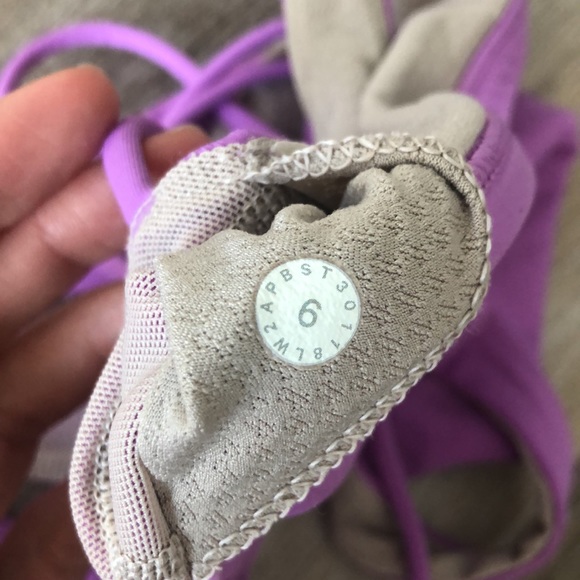 Lululemon sports bra size 6 - Picture 3 of 3